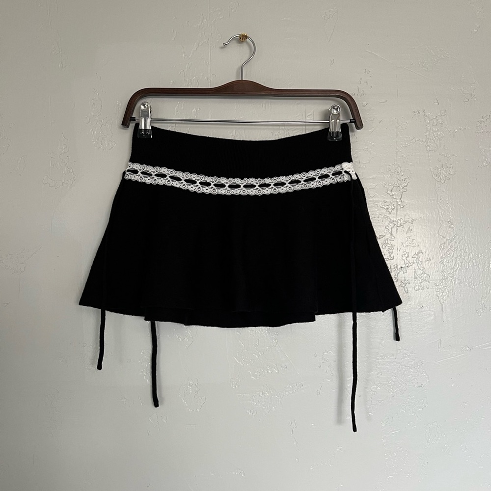 NWT Edikted Lace Trim Mini Skirt